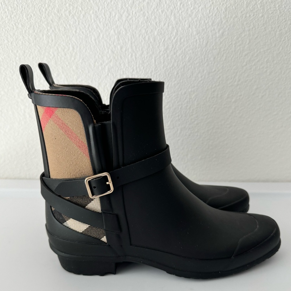 Burberry rain shoes women’s size 37